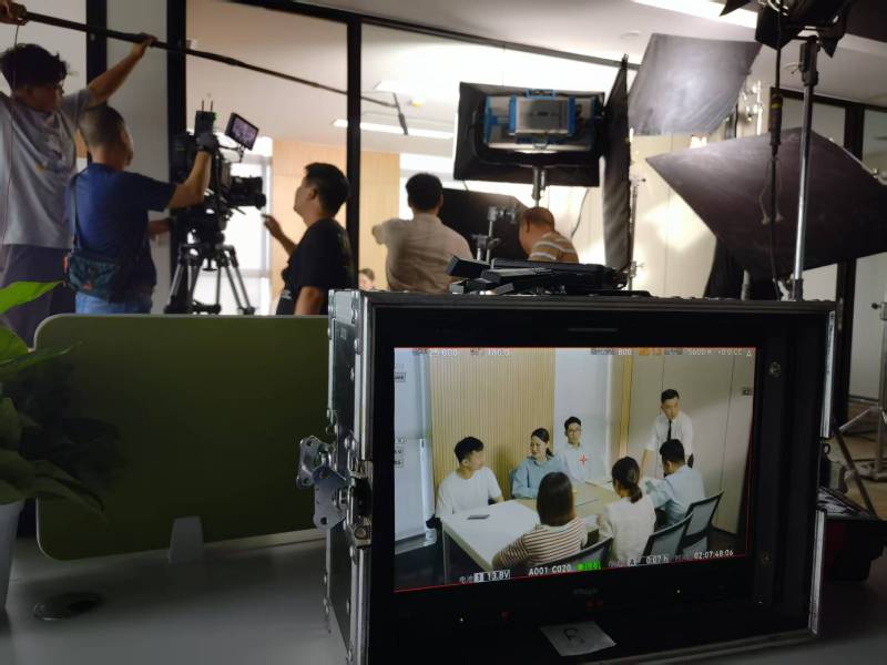抚远县TVC拍摄公司：科技产品视觉化大师，诠释未来感与功能美学